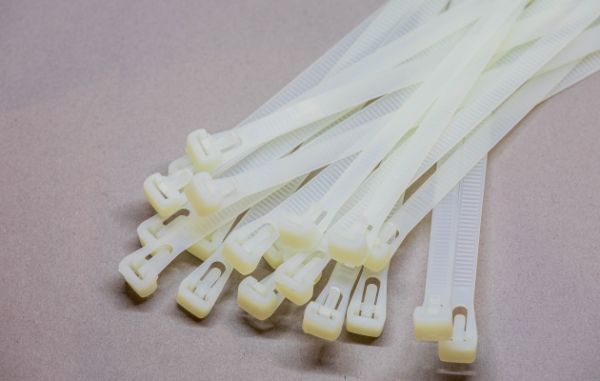 7.6mm x 400mm White Releasable Cable Ties 100pcs